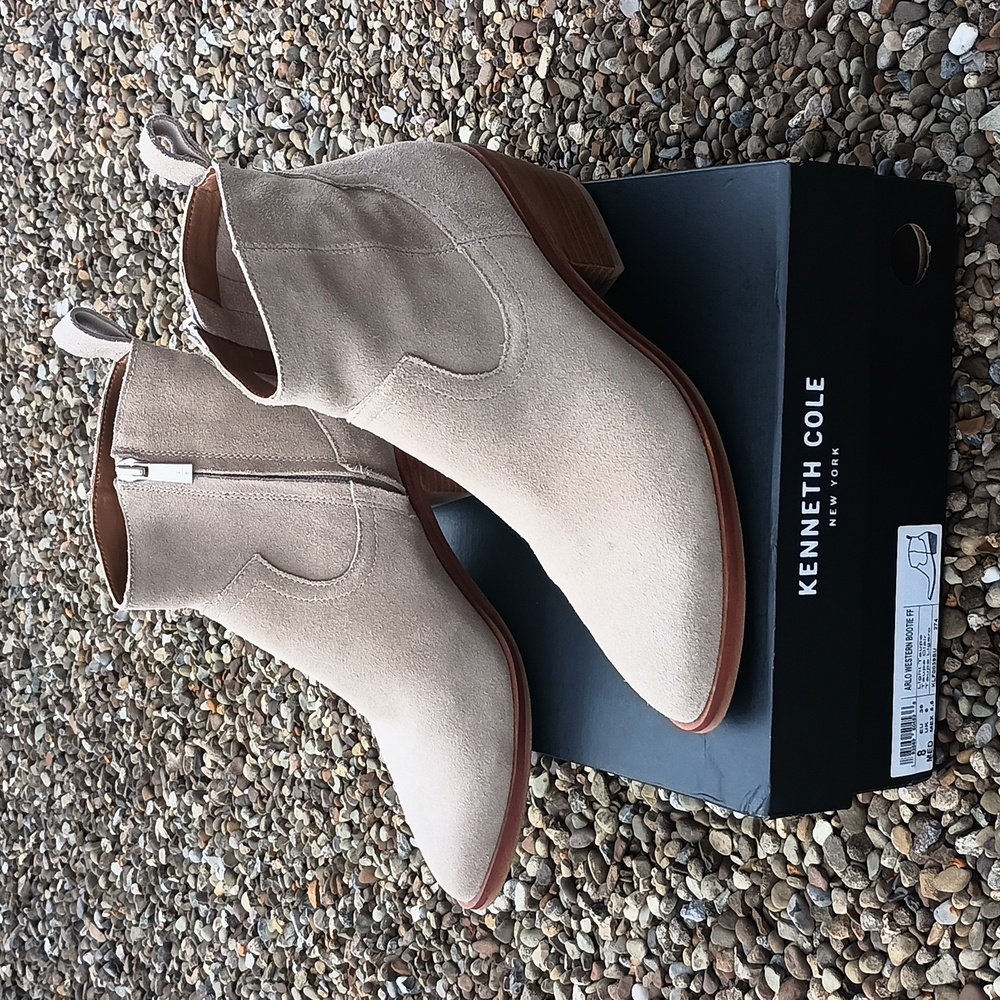 Kenneth Cole Arlo Western Bootie, light taupe, size 8 medium